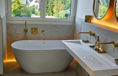 Obersendling Apartment | Stylish Penthouse with Rooftop Terrace and Family Amenities