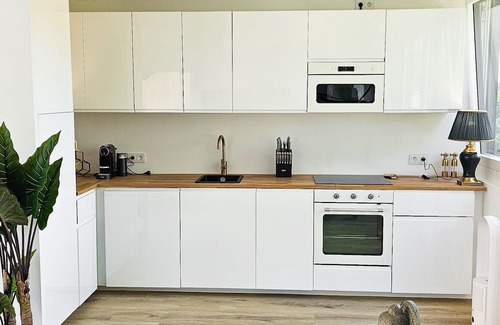 Obersendling Apartment | Stylish Penthouse with Rooftop Terrace and Family Amenities