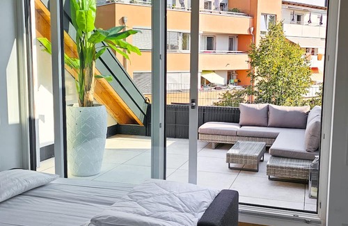 Obersendling Apartment | Stylish Penthouse with Rooftop Terrace and Family Amenities