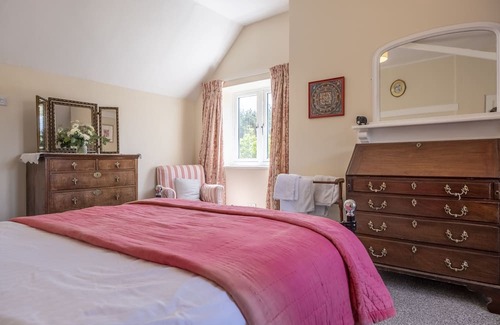 Grimston House | Discover The Old Coach House: Family & Pet Friendly Retreat