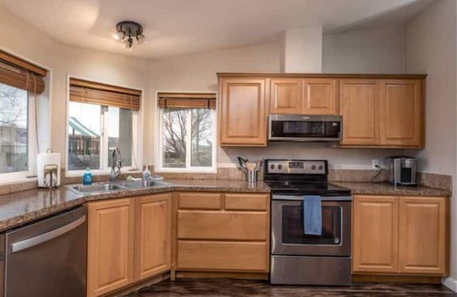 Benton City Cottage | Discover Heart of Red Mountain in Beautiful Wine Country