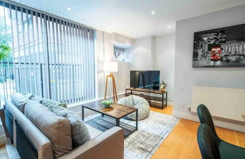 Euston Apartment | Cosy 1BR Apartment with Hot Tube in Central London