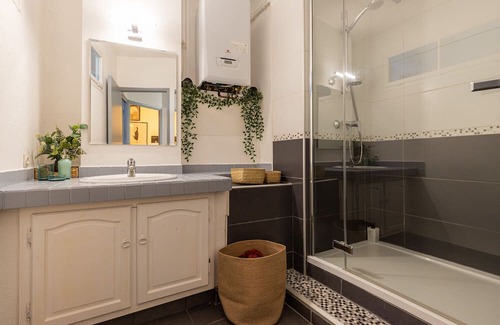 Vienne Apartment | Family-Friendly SmartStay in the Heart of Vienne
