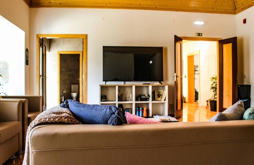 Gois Cottage | Peaceful Retreat: Room in Góis, Steps from River Beach