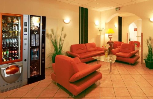 Mitte Apartment | Cozy Triple Room with Shower and WC - Family-Friendly Stay