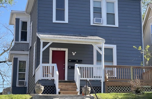 Riverview Apartment | Charming Studio Retreat in Strawberry Hill - Family Friendly