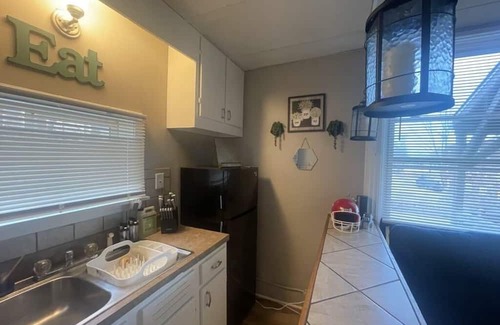 Riverview Apartment | Charming Studio Retreat in Strawberry Hill - Family Friendly
