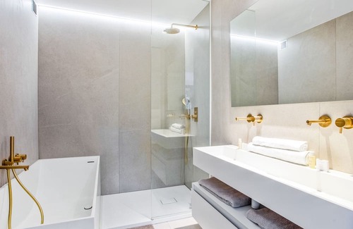 Parchamp–Albert Kahn Apartment | Spacious Garden Retreat in Boulogne - Welkeys Getaway