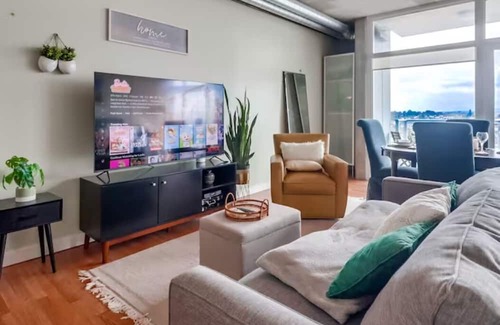 Civic Core Apartment | Stunning High-Rise Condo w Free Gym, Pool, Laundry