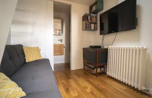 Bagnolet House | Cozy House with Balcony and Garden for Family Getaways