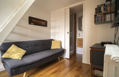 Bagnolet House | Cozy House with Balcony and Garden for Family Getaways