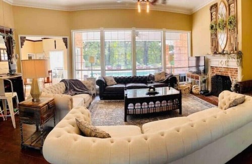 Brookston House | Beautiful Resort Home Central to Casino and Paris!