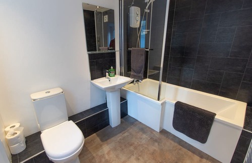 Cwmcarn House | Cozy Roots - Family-Friendly 3 Bedroom Retreat