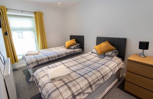 Cwmcarn House | Cozy Roots - Family-Friendly 3 Bedroom Retreat