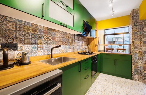 Moda Apartment | Relaxing Flat with Jacuzzi & Backyard Near Kadikoy Coast