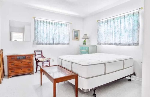 Vero Beach South House | Cozy cottage for longer stays!