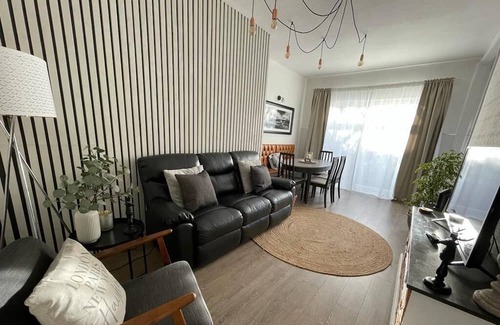 Hayfield House | Pass the Keys | The Cabin Stylish and Elegant for 4 and Furry Friends