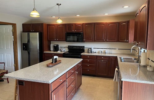 Davenport House | Relaxing Eagle Rock Retreat with Amazing Deck & Family Amenities