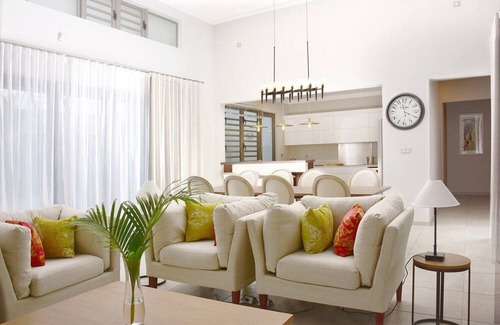 Port Chambly Villa | Royal Park: Villa De Luxe 3 Chambres