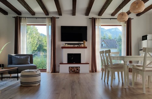 Bran Cottage | Mountain cottage, with garden and barbeque, near Bran Castle