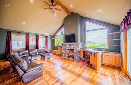 Okanagan-Similkameen House | *Spacious 6 Bedroom House in Penticton