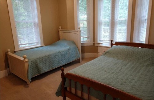 Atchison House | Ideal Family Retreat Near Benedictine College Campus