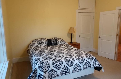 Atchison House | Ideal Family Retreat Near Benedictine College Campus