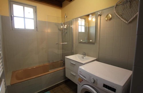 Sainte-Colome House | Inviting Maison DU Devant - Family-Friendly Getaway
