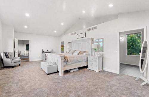 Golden Condo | Relaxing Mountain View Penthouse with Spa and Hot Tub