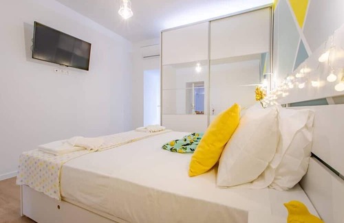Koum Kapi Apartment | Beachside Retreat at Pomegranate Garden: Family-Friendly Stay