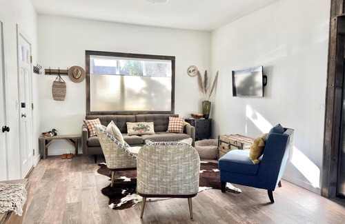 Old Bend Cottage | Modern Downtown Cottage: Fast Wifi, Pet-Friendly & Convenient