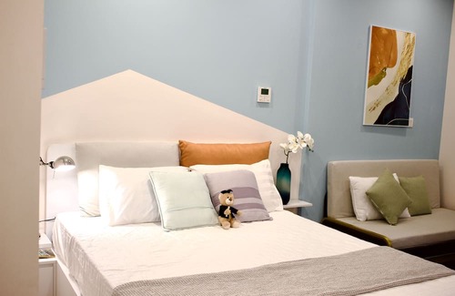 Van Giang Apartment | Sunlit Family Retreat with Pet-Friendly Amenities
