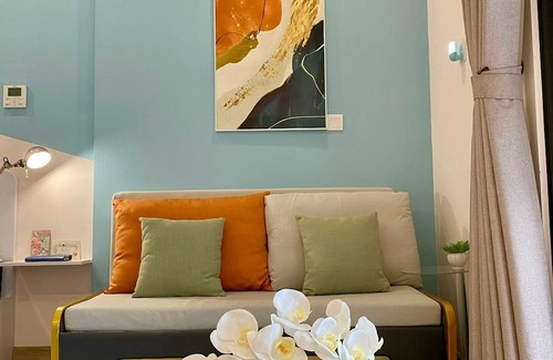 Van Giang Apartment | Sunlit Family Retreat with Pet-Friendly Amenities