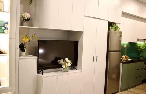 Van Giang Apartment | Sunlit Family Retreat with Pet-Friendly Amenities