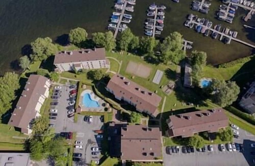 Magog Apartment | Condo Le Memphré *Bord de Lac*