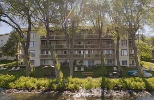 Magog Apartment | Condo Le Memphré *Bord de Lac*