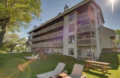 Magog Apartment | Condo Le Memphré *Bord de Lac*