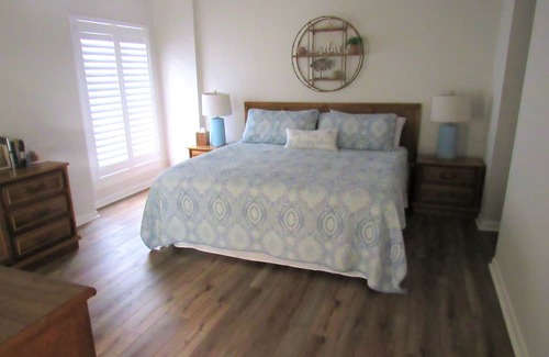 Indian Beach Condo | Explore Abundant Amenities with Pools and a Cozy Cafe