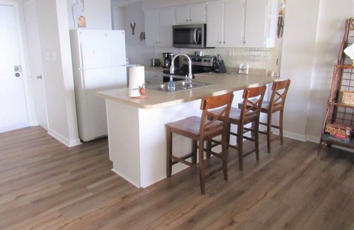 Indian Beach Condo | Explore Abundant Amenities with Pools and a Cozy Cafe