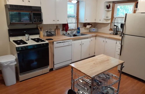Mora House | Cozy Home with Ocean View in Quaint Small Town