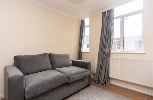 Cathedrals Apartment | Pass the Keys | Central Flat Near Borough Market