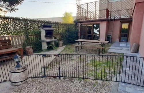 Volargne Apartment | Cozy Independent Studio Apartment – Pet & Child Friendly