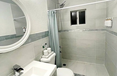 Florida City House | Serenity, Private Room: Desk & Gym + Free Parking