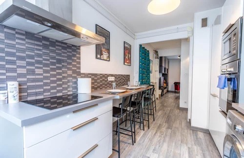 La Gare Apartment | Family-Friendly Stay at Gare Albert et Élizabeth F2