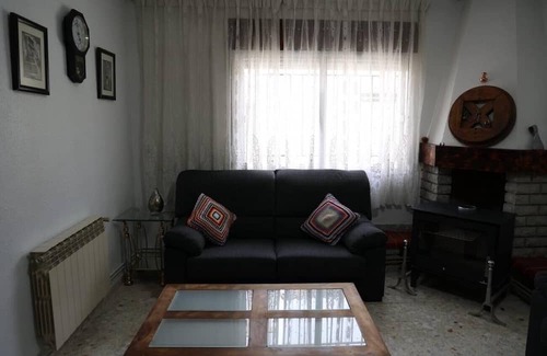 Camporrobles House | Cozy Holiday Home "La Luna" with Private Terrace & Wi-Fi