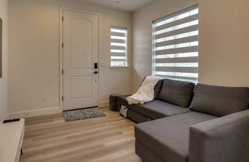 Tracy House | Family-Friendly Tracy Home with 2 Beds and Pet Access