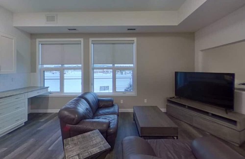 Hinton Apartment | Cozy 2 Bed Apartment at Creekstone with Kitchen Amenities