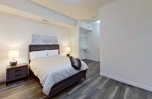 Hinton Apartment | Cozy 2 Bed Apartment at Creekstone with Kitchen Amenities