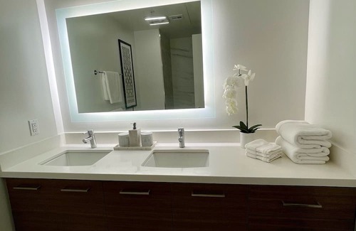 Glendale Apartment | Inviting Family Retreat by Magic Mountain - Memorable Getaway