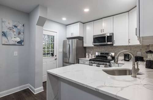 Fort Dupont House | Gorgeous Updated 5 BR! Townhome w/ Outdoor Space!